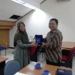 Benchmarking Unit Bahasa ke English Self Assesment Centre ( ESAC) FEB UI